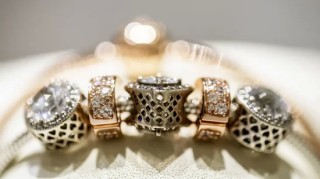 丹麦珠宝商潘多拉警告：美国关税或将引发珠宝行业全面涨价潮