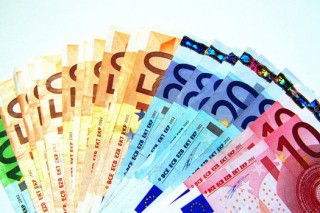 为何远月合约贴水加深？