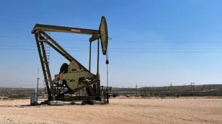 国际油价自五周高点回落 特朗普关税政策引发市场震荡