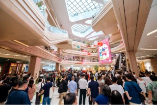 新世界发展半年销售138亿、减债17亿，黄少媚称公司业务向好，保持稳中求进