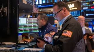 早盘：道指跌逾200点 美债收益率攀升令股指承压