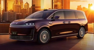 官宣！赵长江加盟智界汽车，放言鸿蒙智行首款MPV“三年内无对手”，V9要冲击50万元级高端市场