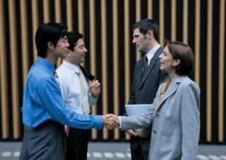 如何看待房地产相关实体？鑫地产这类存在有何特点？