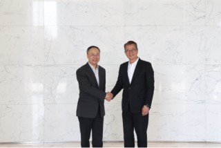 李云泽会见香港特区政府财政司司长陈茂波