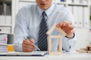 如何查找及处理房地产相关事务？怎样查找名下房产及进行按揭房过户？