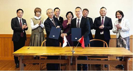 中国东方教育集团与日本好莱坞大学院大学签署战略合作意向书：共绘全球职业教育发展新蓝图  第1张