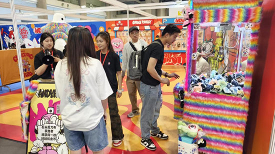 B站谷子墙、Switch2随便玩……我在好博会二次元区逛成“仓鼠囤货狂”  第5张