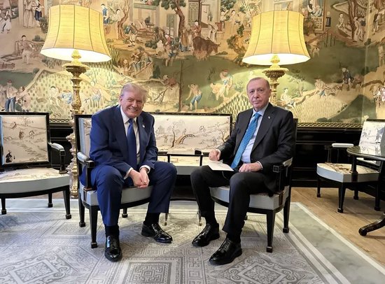 牛弹琴：特朗普被他吃豆腐了，但我还有一个疑问  第2张