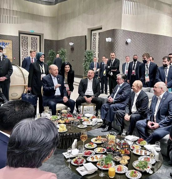 牛弹琴：特朗普被他吃豆腐了，但我还有一个疑问  第3张