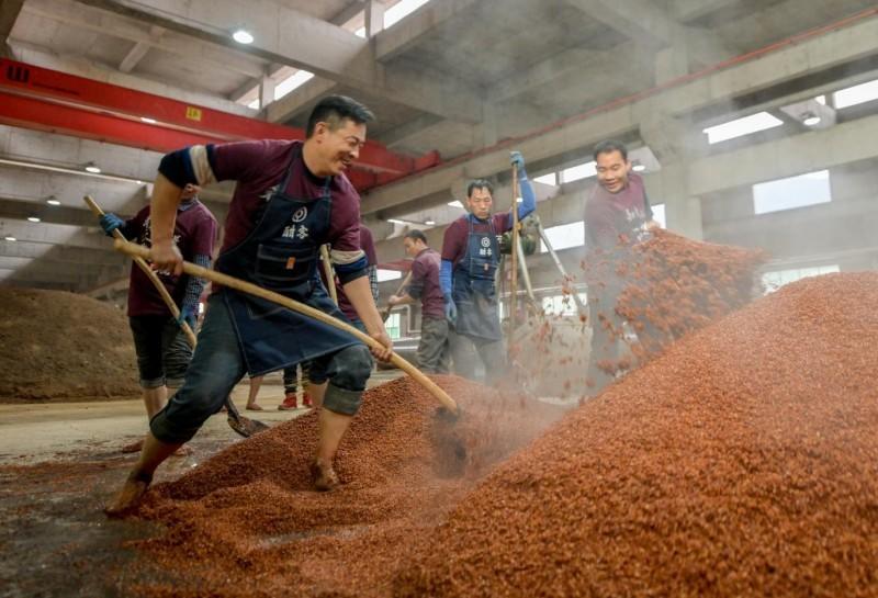 第四消费时代,酣客君丰的宴席酱酒“极品战略”如何破局? 第2张 第四消费时代,酣客君丰的宴席酱酒“极品战略”如何破局? 第2张