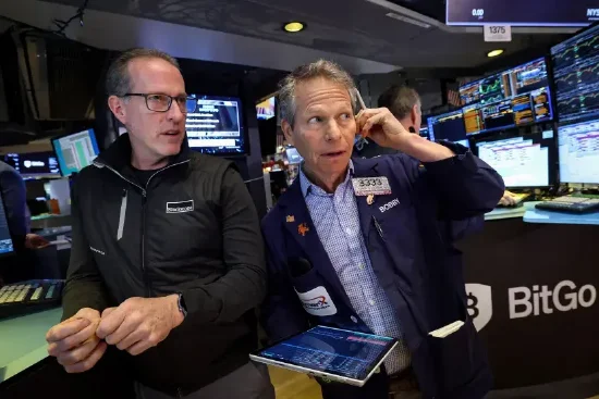 午盘：美股涨跌不一 纳指下跌320点  第1张