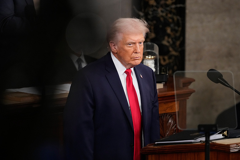 特朗普：对伊朗的不间断打击将持续一周甚至更长时间  第1张